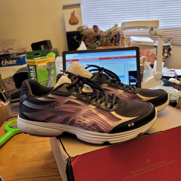 🚺 Ladies Sneakers - Picture 9 of 10